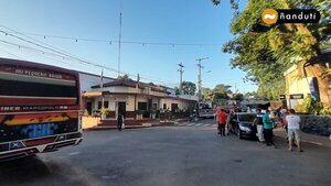 Ñemby: Conductores y propietarios de buses internos se manifiestan frente a la municipalidad » San Lorenzo PY