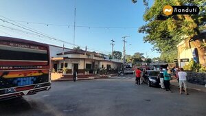 Ñemby: Conductores y propietarios de buses internos se manifiestan frente a la municipalidad » San Lorenzo PY
