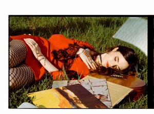 “Turning Pages” de Ana Blosset, un álbum pop/folk que irrumpe en la escena local - El Independiente