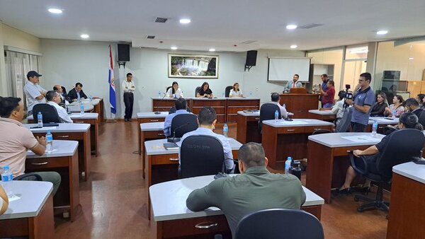 Declaran “persona no grata” al administrador de Aduana de CDE