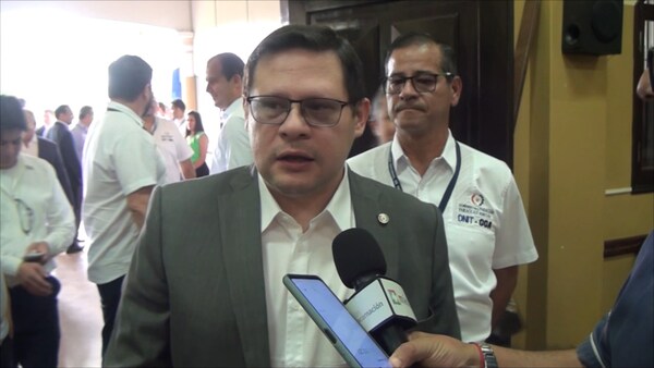 Gobernador pidió aflojar controles anticontrabando, acusa Óscar Orué