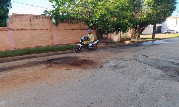 Vecinos denuncian pésimo estado de calle Capitán Figari
