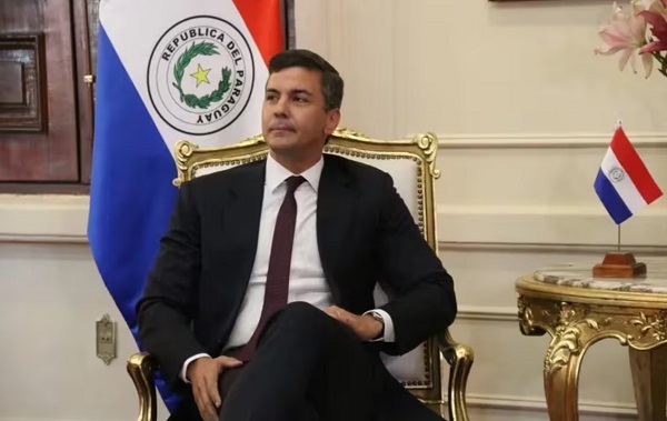 Peña viaja a España para reunirse con el rey y el presidente, mientras el país vive una crisis