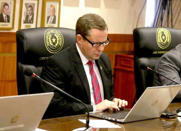 Aprueban plan de trabajo para la expansión del Expediente Electrónico en 2024
