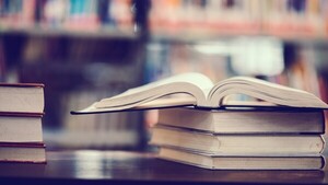 RAE convoca a concursos que premian a lo mejor de la literatura y cine en lengua española