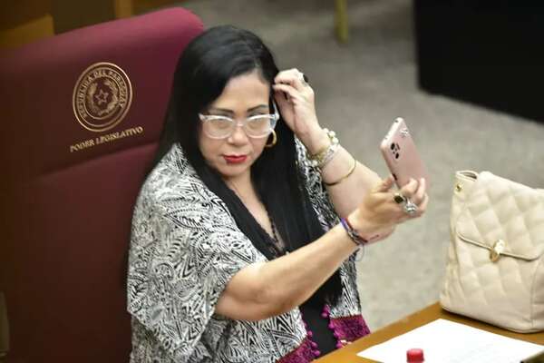 Intento de censura: Celeste Amarilla asegura que Norma Aquino tiene problemas de autoestima - Política - ABC Color