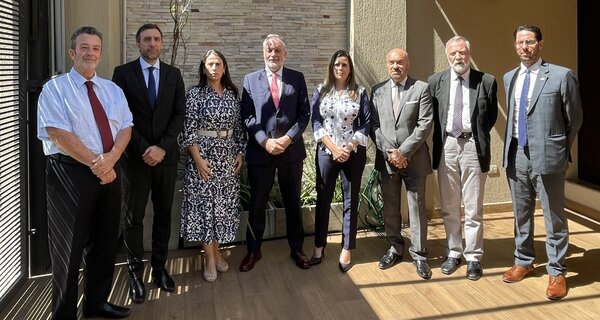 Autoridades de la UE respaldan a Kattya González tras su expulsión del Senado - El Independiente