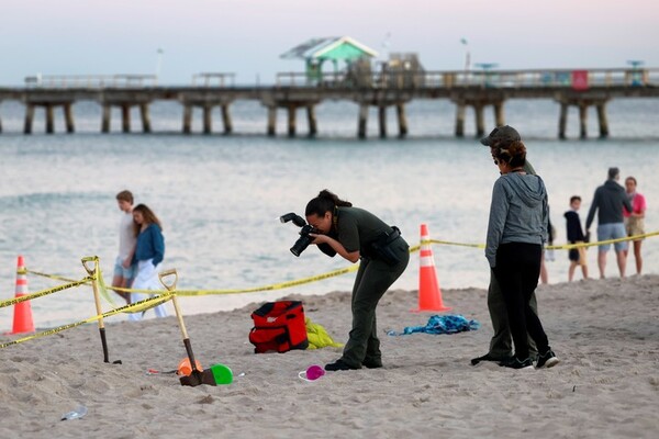 Tragedia en una playa cerca de Miami: una nena de 5 años cayó a un pozo, quedó enterrada en la arena y murió