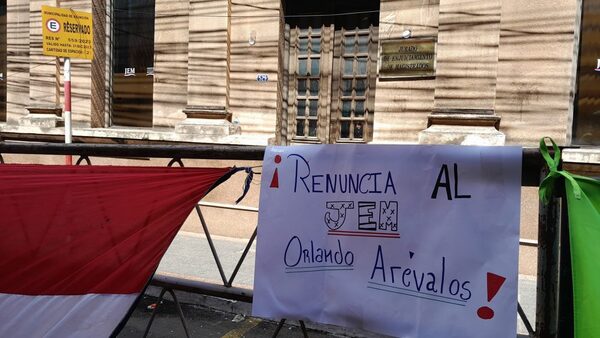 Autoconvocados que exigen renuncia de Arévalo del JEM denunciaron agresión de «patoteros»