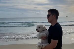 (VIDEO)Periodista llevó a su jagua’i a conocer el mar por ser un gran guardián