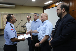 Ministros de Defensa, Educación e Interior participaron de la entrega de becas a las capellanías evangélicas militar y polici