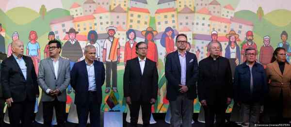 ELN "congela" diálogos de paz con el Gobierno de Colombia