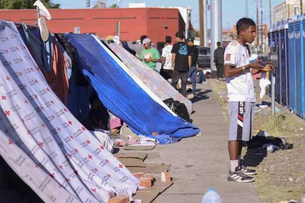 El Gobierno Biden considera endurecer los criterios de asilo a los migrantes, según NBC - Mundo - ABC Color