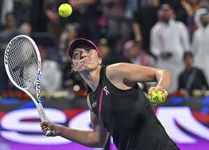 Swiatek gana sin apuros a Svitolina para alcanzar los cuartos en Dubái - Tenis - ABC Color