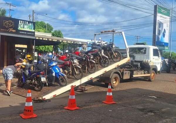 Incautan 35 motocicletas en la cabecera del Puente de la Amistad - ABC en el Este - ABC Color