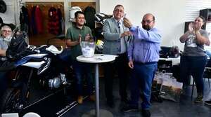 Club BMW Motorrad Paraguay realizó sorteo - Empresariales - ABC Color