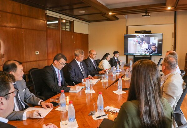 Empresa taiwanesa presenta proyecto para fabricación de buses eléctricos en Paraguay - .::Agencia IP::.