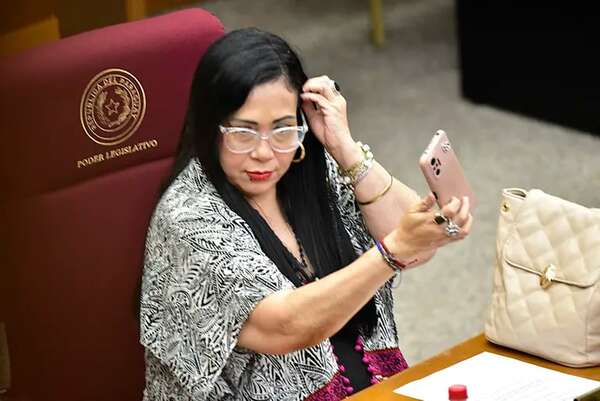 Denuncia de Norma Aquino contra Leti Medina: red de mujeres denuncia la mala utilización de ley para censurar - Nacionales - ABC Color