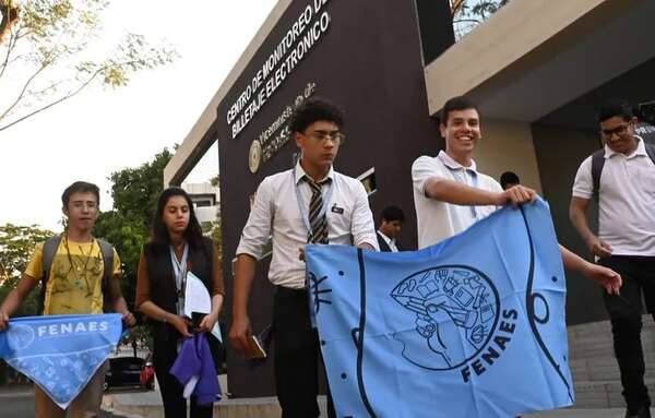 AUDIO: Boleto estudiantil: Fenaes no descarta nueva movilización - Ancho Perfil - ABC Color