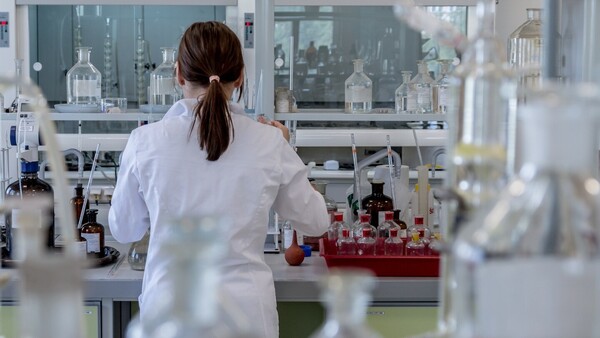 Tribunal en EEUU declara "niños" a embriones congelados y suscita críticas