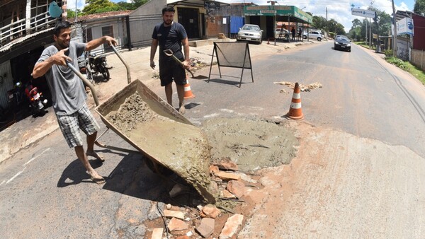 Ante inacción del MOPC, vecinos de San Lorenzo bachearon las calles
