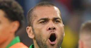 Diario HOY | Sentencian a Dani Alves por violar a una joven en una discoteca