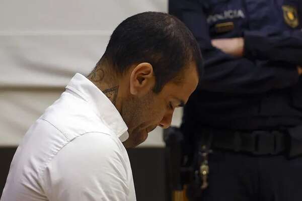 Dani Alves fue condenado a 4 años y medio de cárcel por violación - Fútbol Internacional - ABC Color