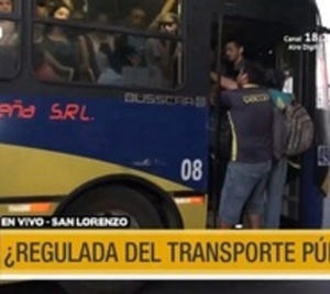 Pasajeros viajan en las estriberas por las reguladas - Paraguay.com