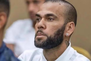 Condenan al futbolista Dani Alves a 4 años y 6 meses de prisión