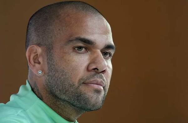 ¡Ndi! Condenan a Dani Alves a 4 años y 6 meses de cárcel