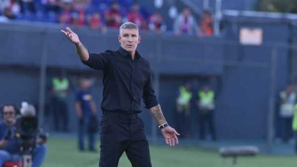 Martín Palermo prueba hoy el once para el clásico más añejo