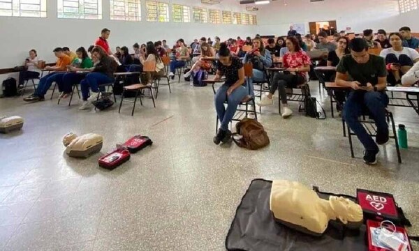 Para salvar vidas: capacitan a universitarios en técnicas de RCP – Prensa 5