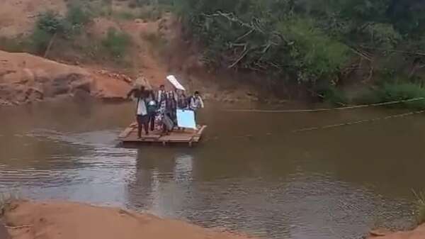 La odisea de estudiar: cruzarán en balsa el caudaloso río Aquidabán para ir a clases - Nacionales - ABC Color