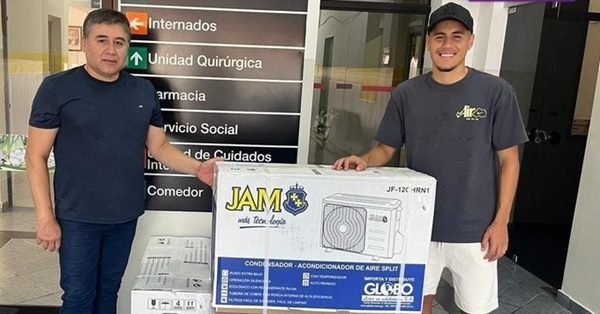 El jugador Santiago Ocampos donó aires acondicionados para el Hospital de Acosta Ñú - EPA