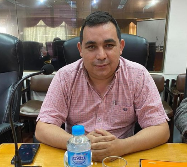 Denuncian a Fiscal por supuesto enriquecimiento ilícito - PDS RADIO Y TV