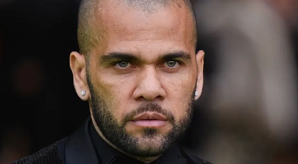 Condenan a Dani Alves por violar a una joven