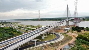 Advierten fuertes multas a vehículos pesados que transiten por puente Héroes del Chaco | 1000 Noticias