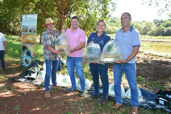 ENTREGA EXITOSA DE 3.600 ALEVINES DE PACU A PEQUEÑOS PRODUCTORES DE HOHENAU 5 - Itapúa Noticias