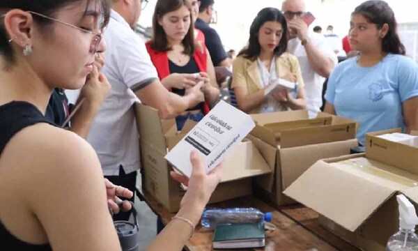 Estudiantes piden al MEC participar en proceso de adquisición de kits – Prensa 5