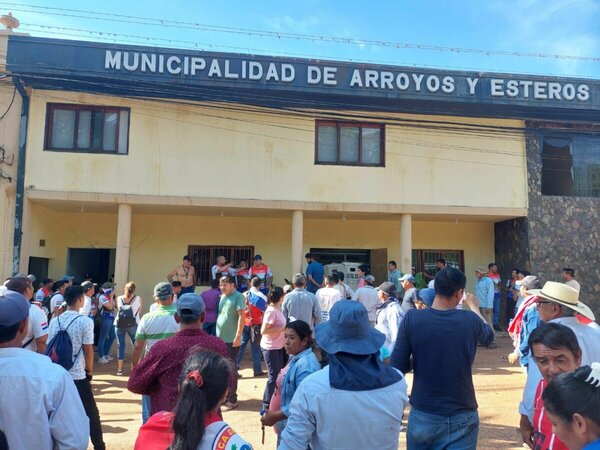Reprimidos por exigir la suspensión del vertedero en Arroyos y Esteros - Portal Digital Cáritas Universidad Católica