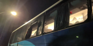 Versus / Brutal ataque de hinchas al bus de Fortaleza deja a varios futbolistas heridos