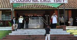 La Nación / Piden resolver conflicto con directora del Colegio Ysaty