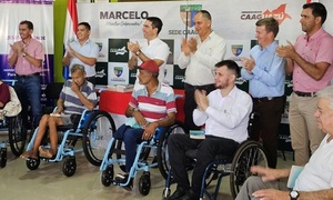 Gobernación entregó 13 sillas de ruedas en sede del distrito Caaguazú