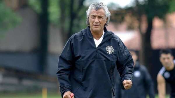 Ex DT de Olimpia cañeado por apoyar agresión a pelotero