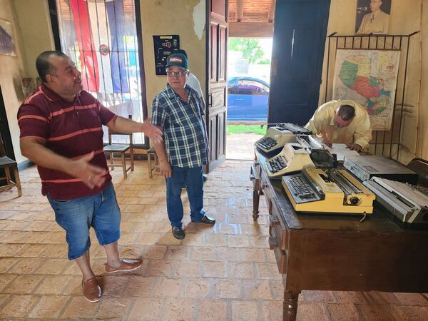 Reliquias de la Exradio Concepción rescatadas y entregadas al Museo Municipal