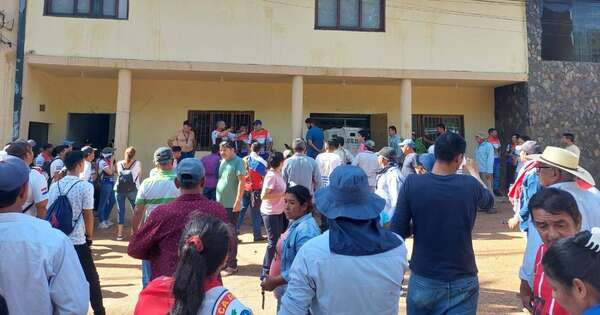 La Nación / Manifestantes fueron reprimidos en la municipalidad de Arroyos y Esteros