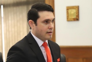 Senador Hernán Rivas frena con recurso su causa por título falso