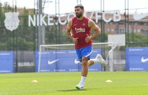 Versus / ¿Sergio Agüero vuelve al fútbol profesional para jugar con un paraguayo?