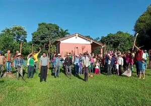 En asentamiento Tava Guaraní recibieron pocos kits escolares y califican a Peña de “mentiroso” - Nacionales - ABC Color