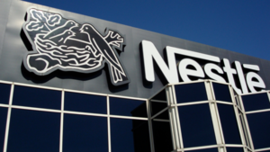 El grupo Nestl茅 mejor贸 su beneficio net贸 un 20,9% en 2023 - Revista PLUS